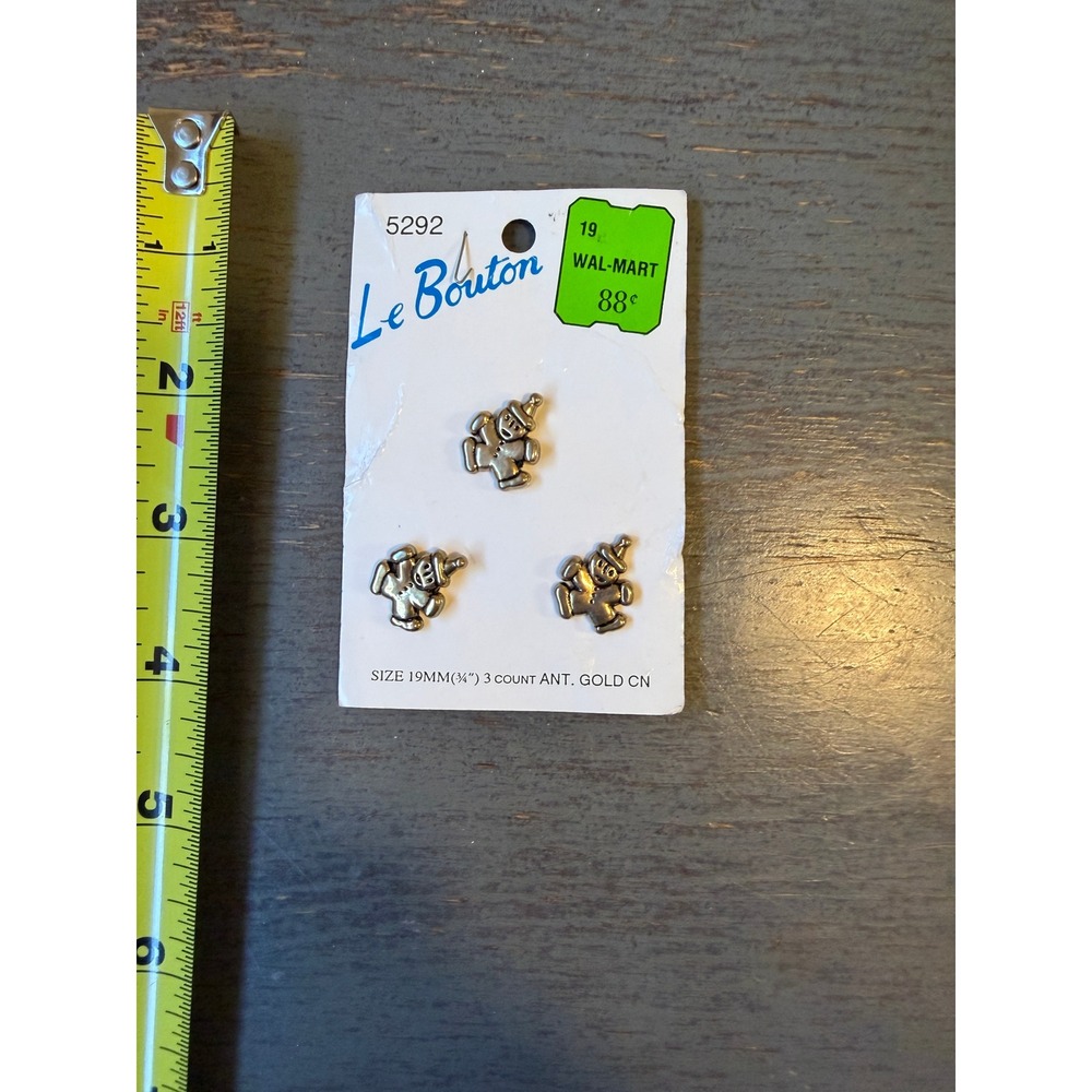 Le Bouton Gingerbread Man Buttons 3 Count Antique Gold 19mm 3/4 Inch 5292